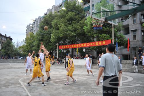 州中心医院第九届职工篮球赛拉开帷幕