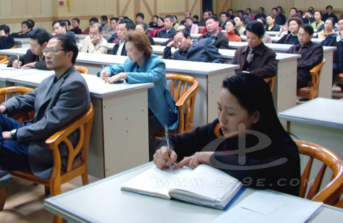 州中心医院团员学习全州青少年法制教育专题讲座知识