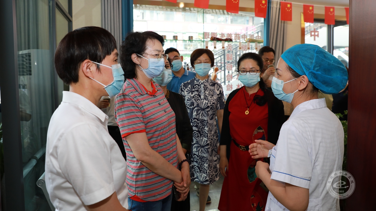 2022-7-13南京市人大常委会副主任陈华一行到中医部调研中医药发展.jpg